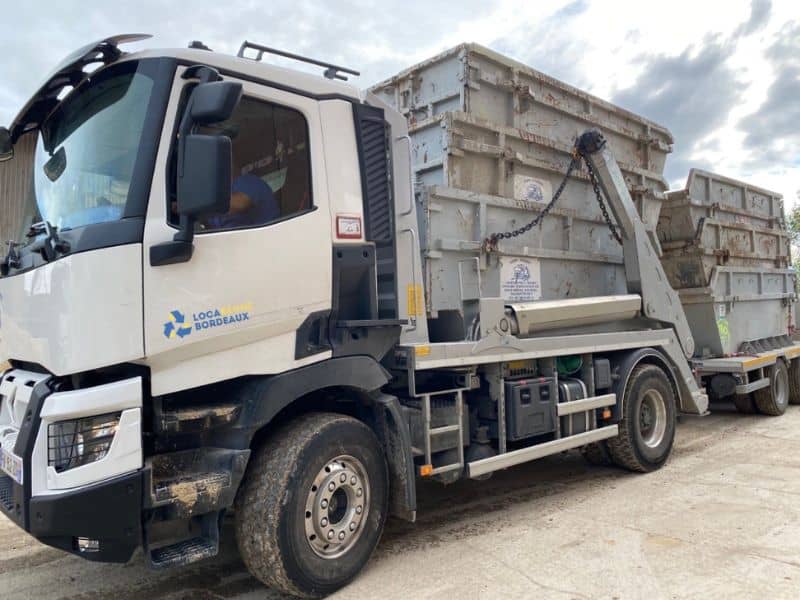 Camion et bennes Loca Benne Gironde livrés à Cestas